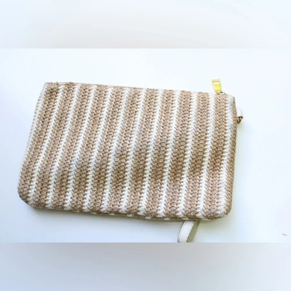 Madison West wristlet - Picture 6 of 6